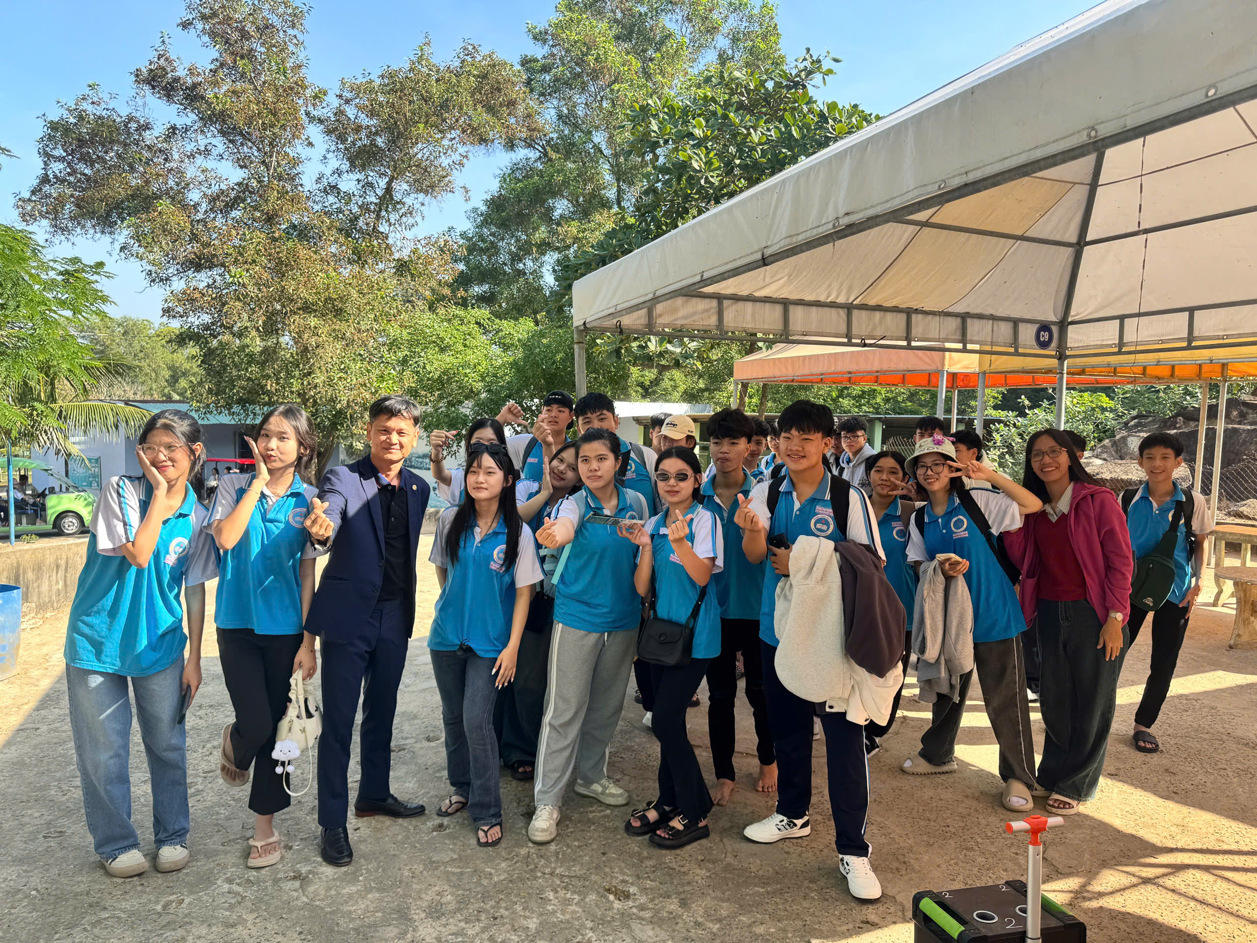 một ngày trải nghiệm thật thú vị tại khu du lịch hồ mây của các em học sinh